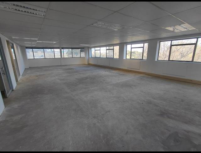 5,600M² OFFICE TO LET IN VORNA VALLEY